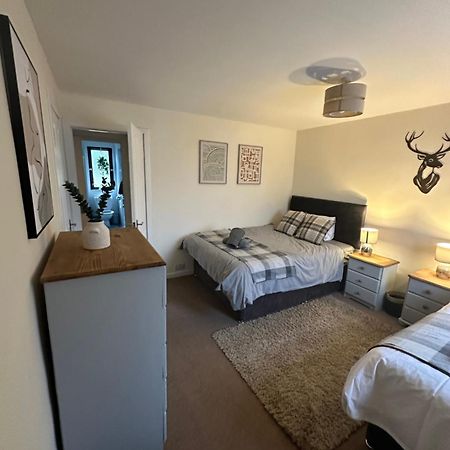 Spacious 3 Bedroom Flat Close To City Center Dalneigh Bagian luar foto