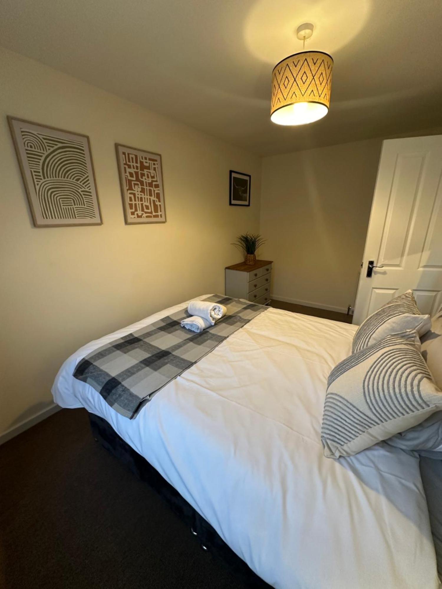 Spacious 3 Bedroom Flat Close To City Center Dalneigh Bagian luar foto