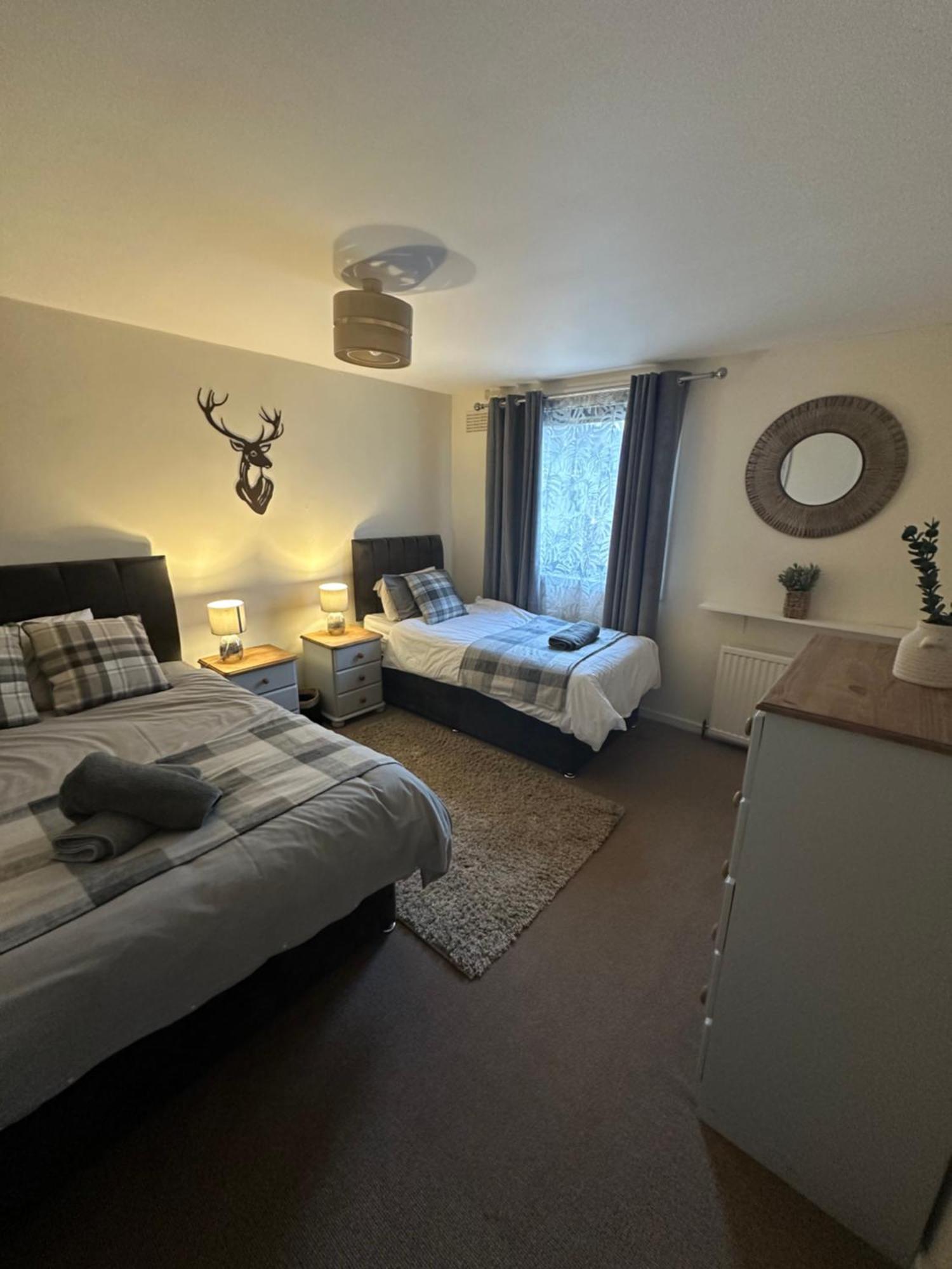 Spacious 3 Bedroom Flat Close To City Center Dalneigh Bagian luar foto
