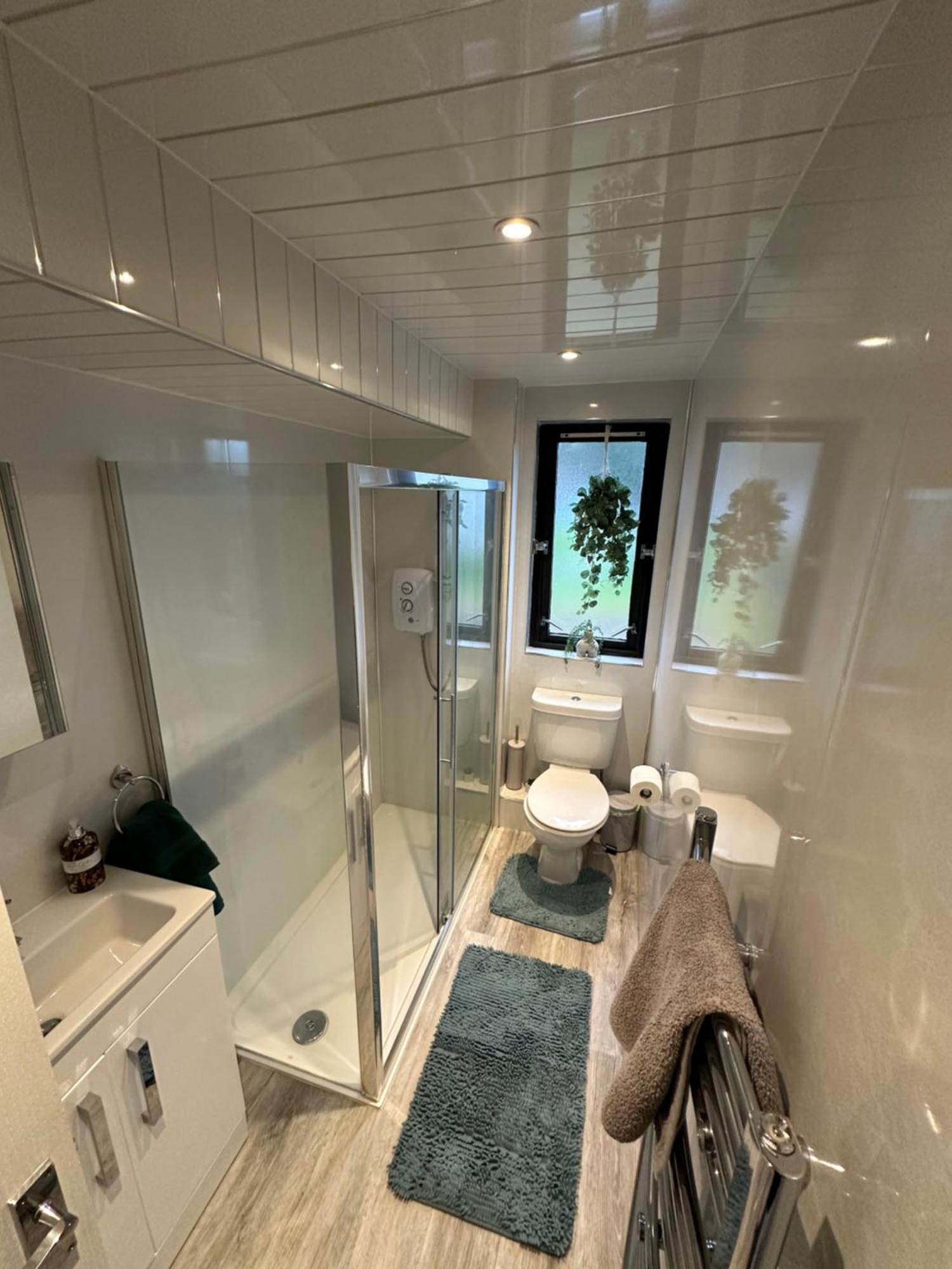 Spacious 3 Bedroom Flat Close To City Center Dalneigh Bagian luar foto