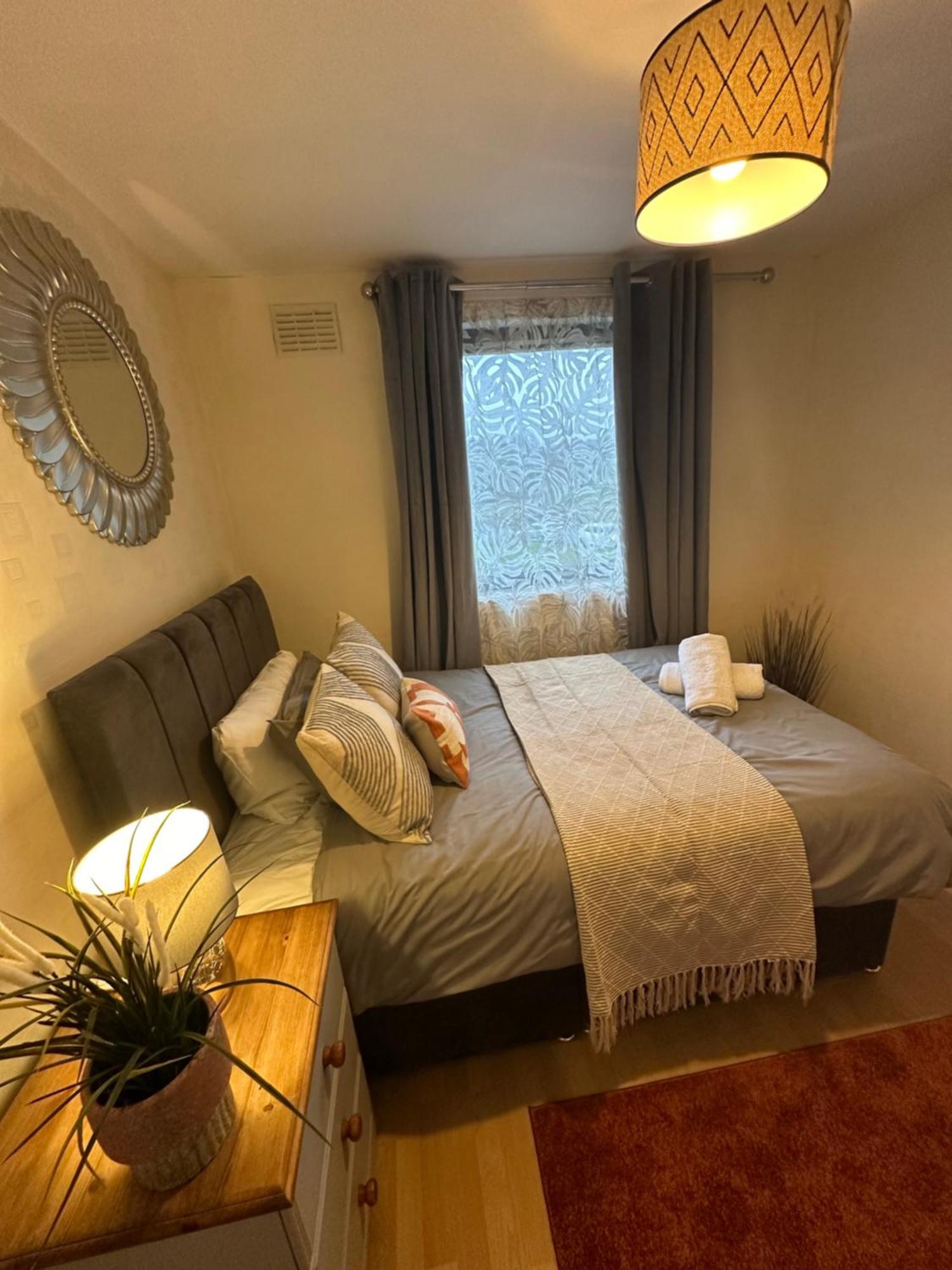 Spacious 3 Bedroom Flat Close To City Center Dalneigh Bagian luar foto