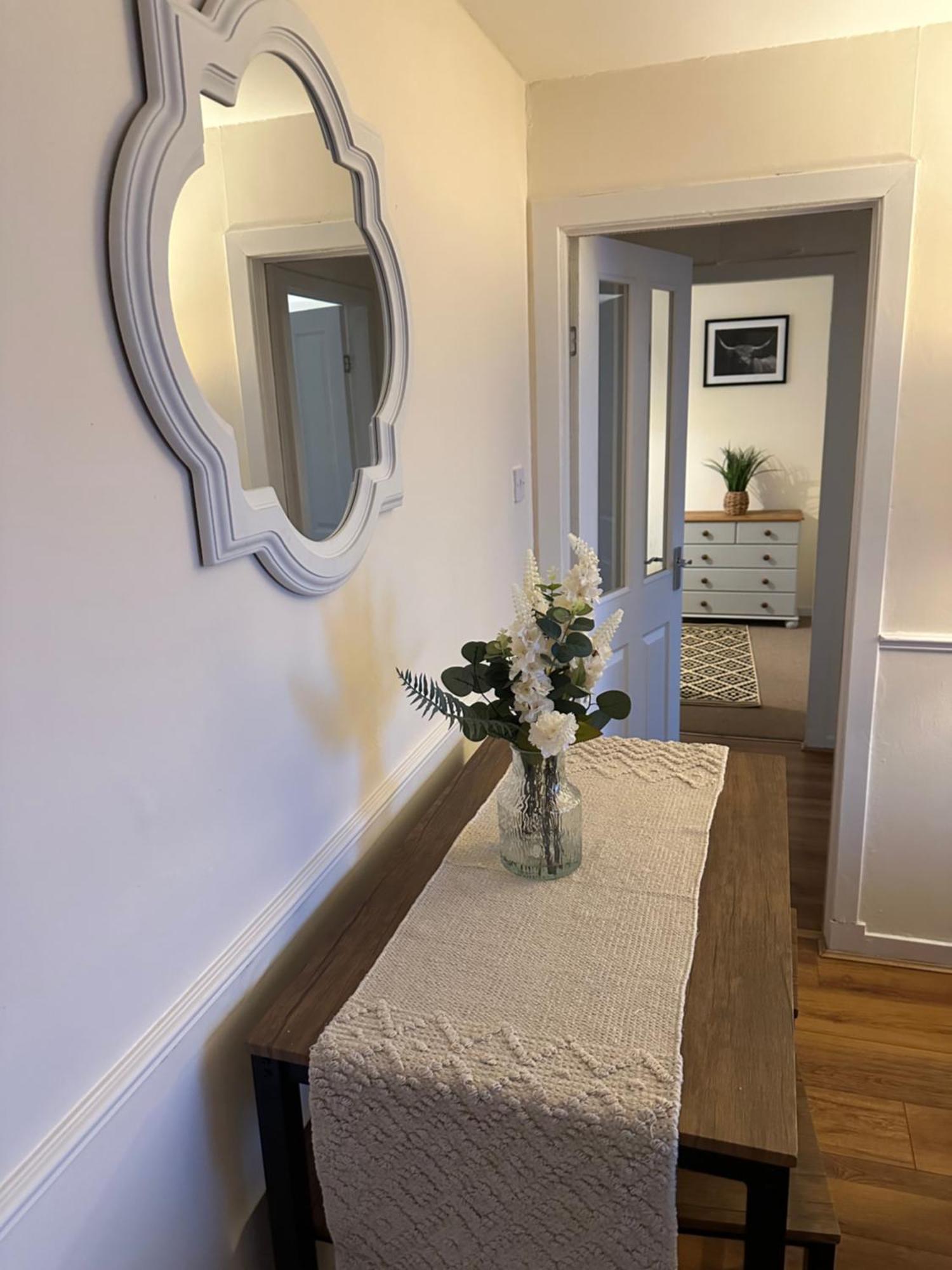 Spacious 3 Bedroom Flat Close To City Center Dalneigh Bagian luar foto