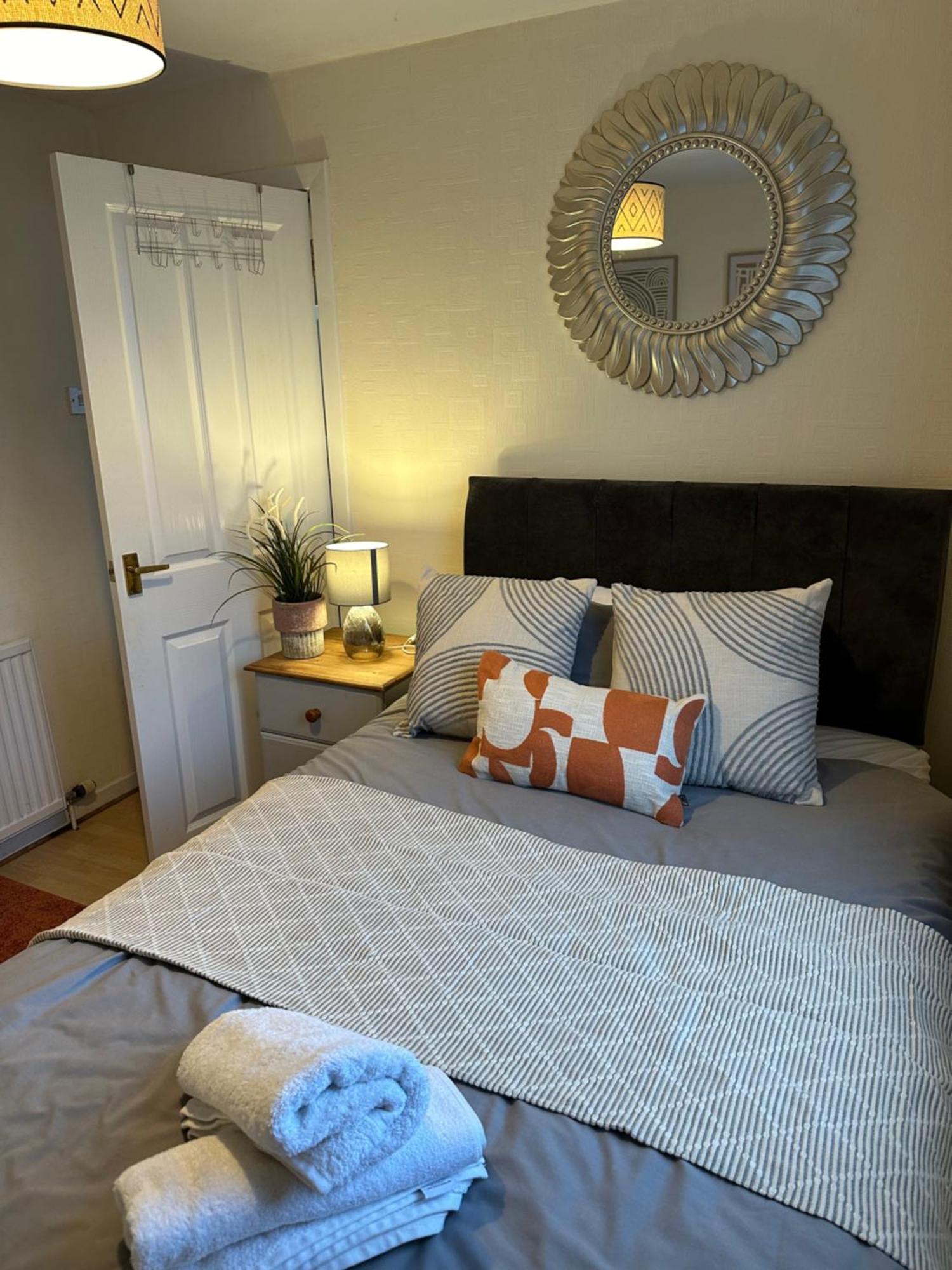 Spacious 3 Bedroom Flat Close To City Center Dalneigh Bagian luar foto