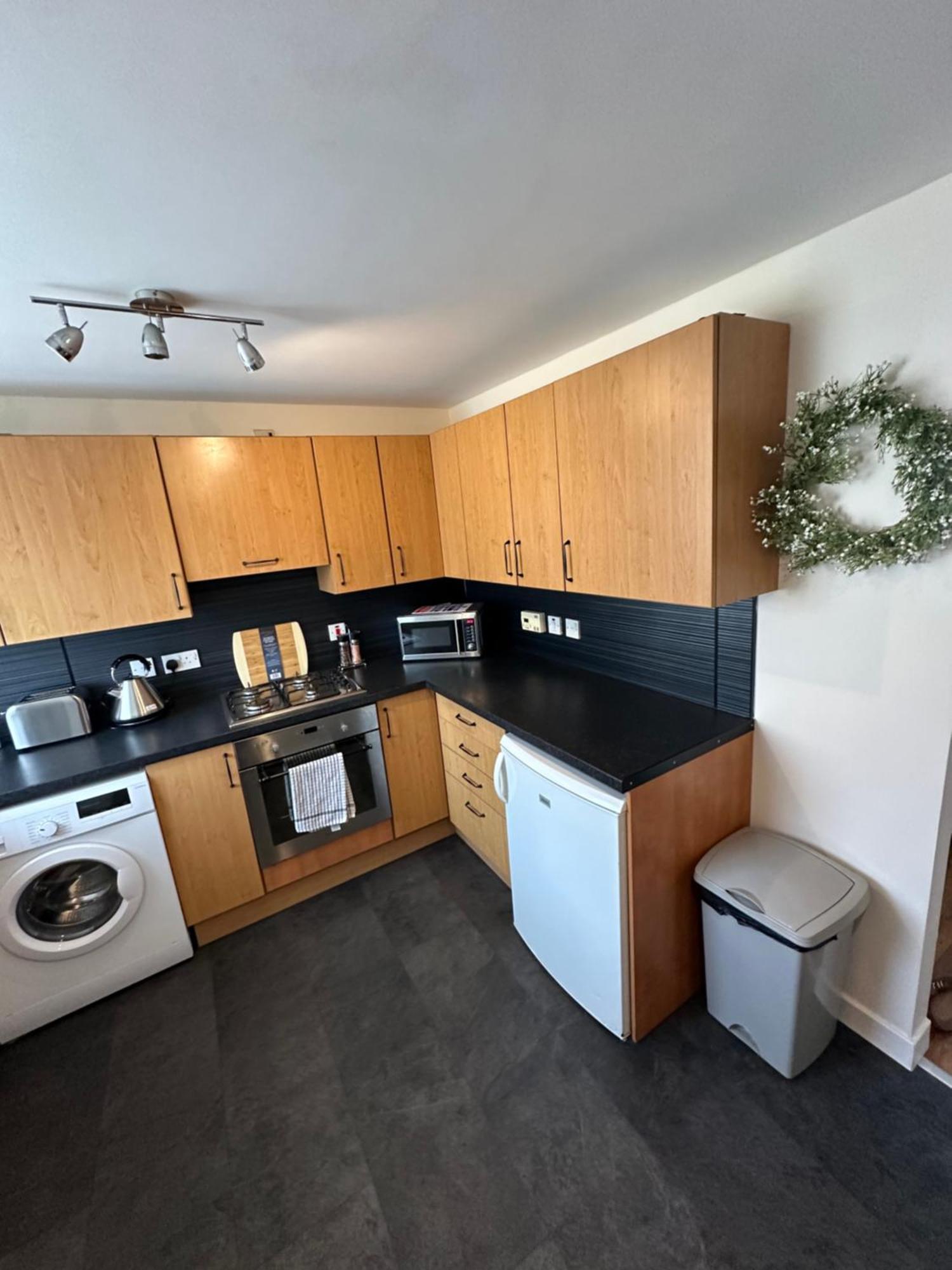 Spacious 3 Bedroom Flat Close To City Center Dalneigh Bagian luar foto